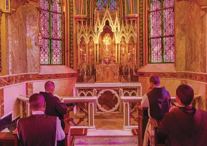 ¿A quién nos dirigimos cuando rezamos?